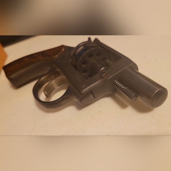 THEATRICAL PROP GUN IVER JOHNSON BLANK STARTER PISTOL W/ ORIGINAL BOX - Picture 9 of 10